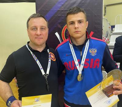Рязанец завоевал золото первенства России по борьбе